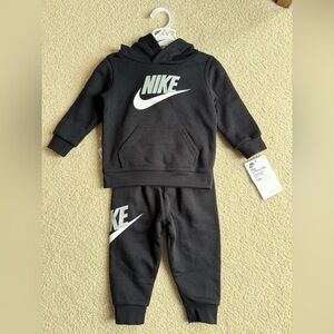 NWT Nike 2 Piece Set